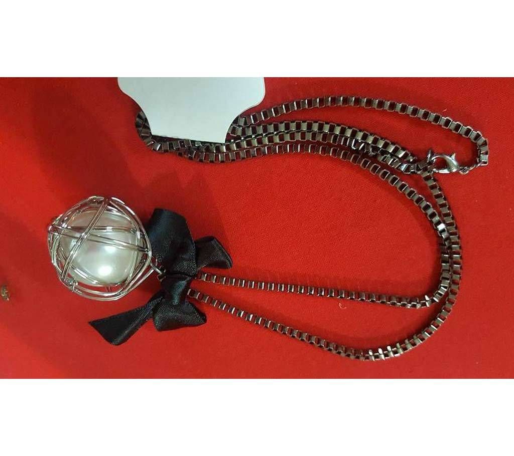 Alloy and stone setting pendant 