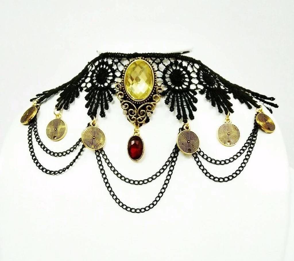Trendy choker necklace 