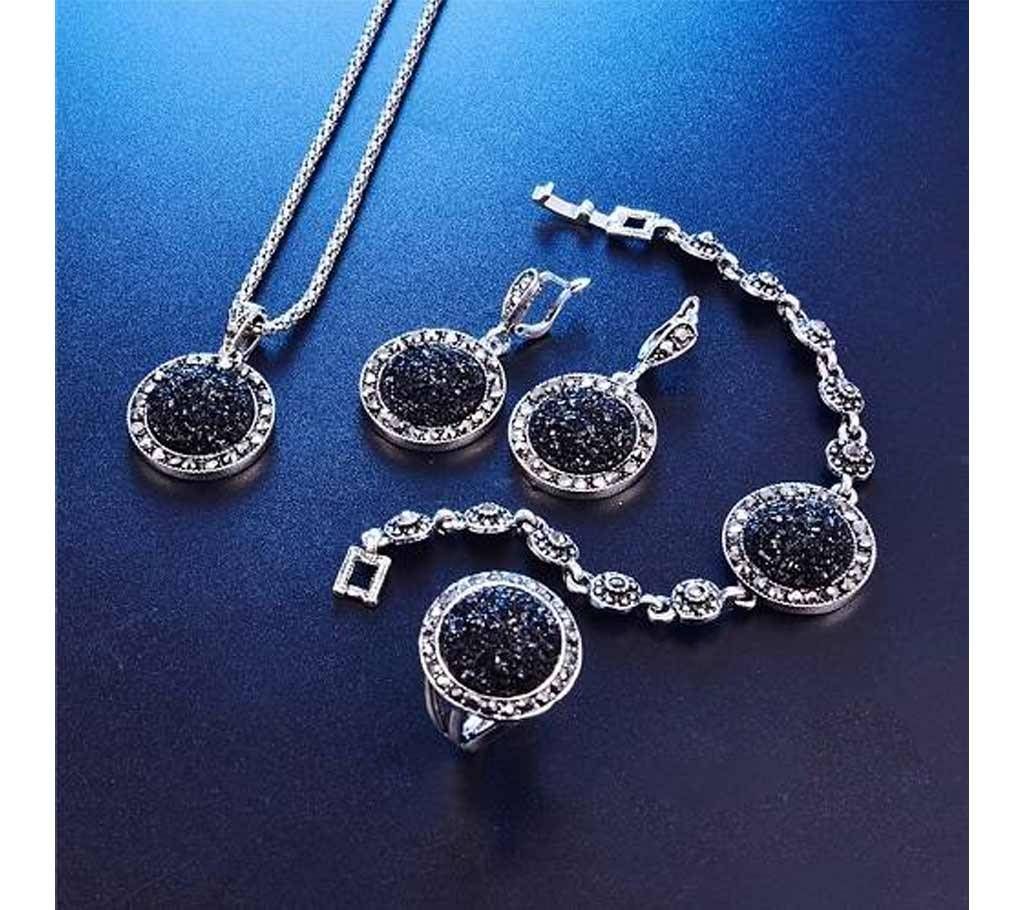 Vintage Black Jewelry Set 