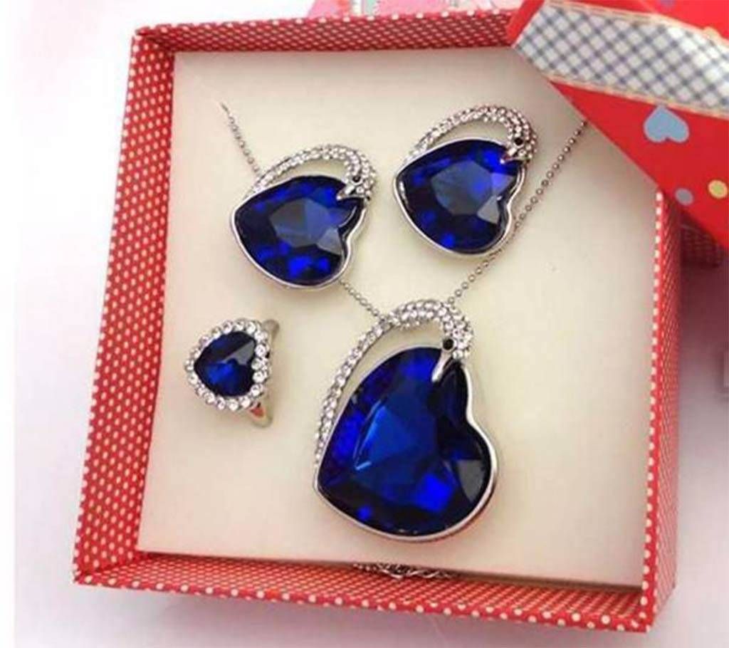 HEART shaped pendant set 