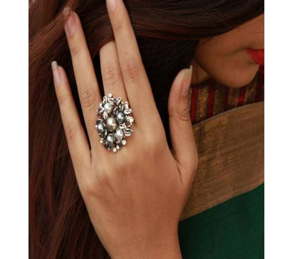 Stylish Flower Stone Pearl Ring