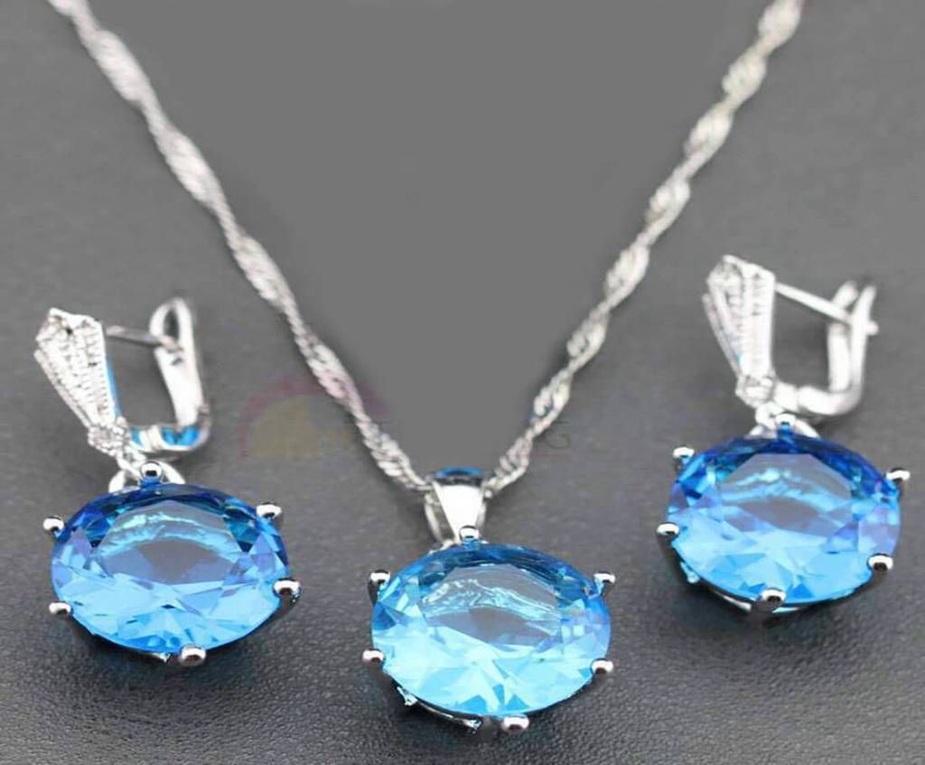 Ladies stone setting pendant set 