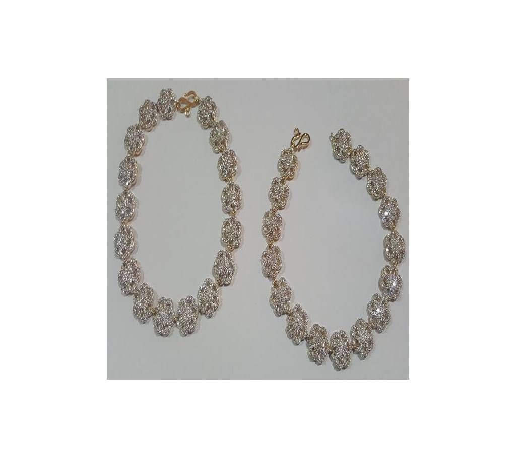 Diamond Cut Set with Ad Stone