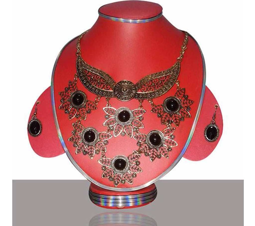 Antique multilayer neckless set