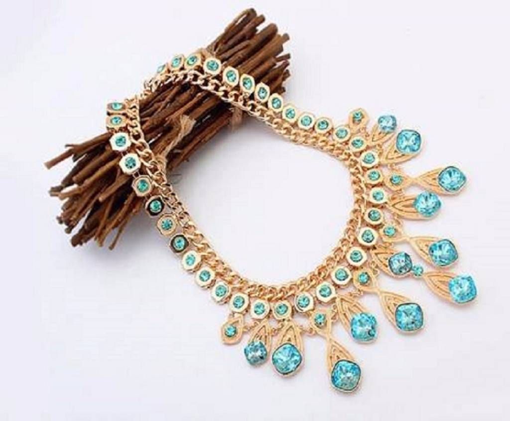 Crystal stone setting necklace