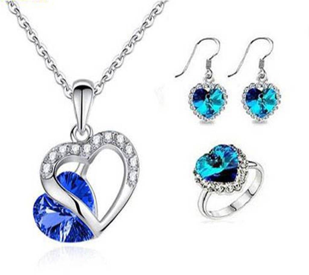 Fashionable Necklace Set