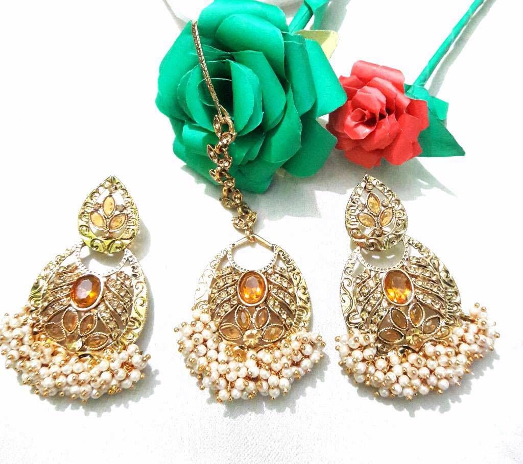 Ladies kundon setting earrings & tikli 