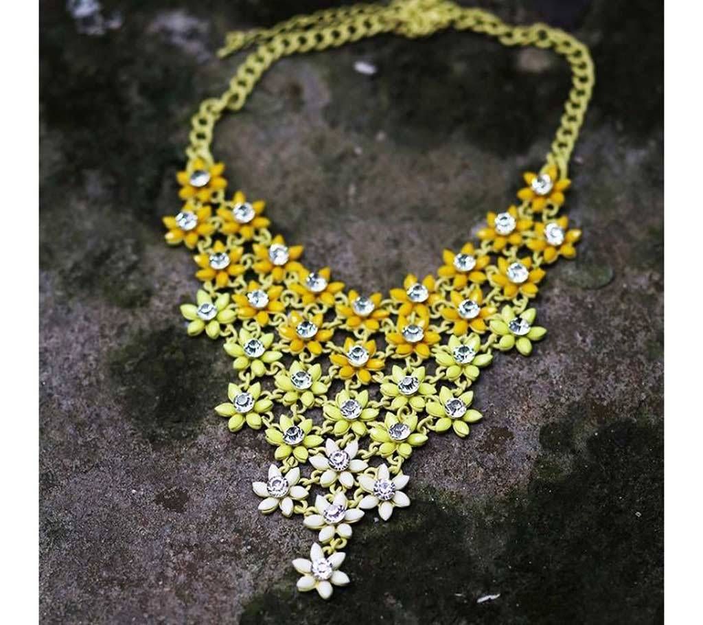 Heart shaped stone setting necklace 