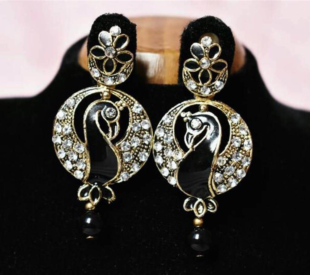 Ladies stone setting earrings 