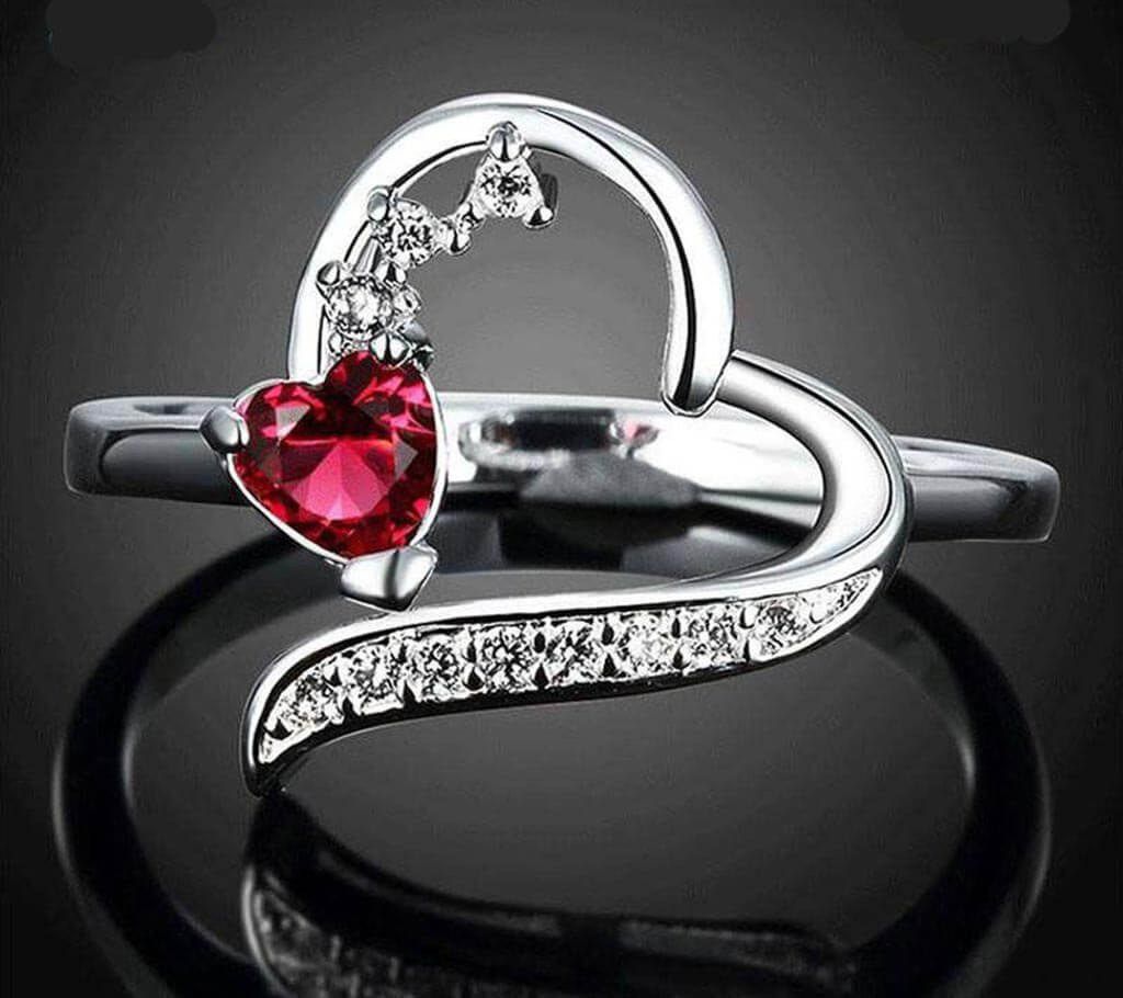 Heart shaped stone setting finger ring