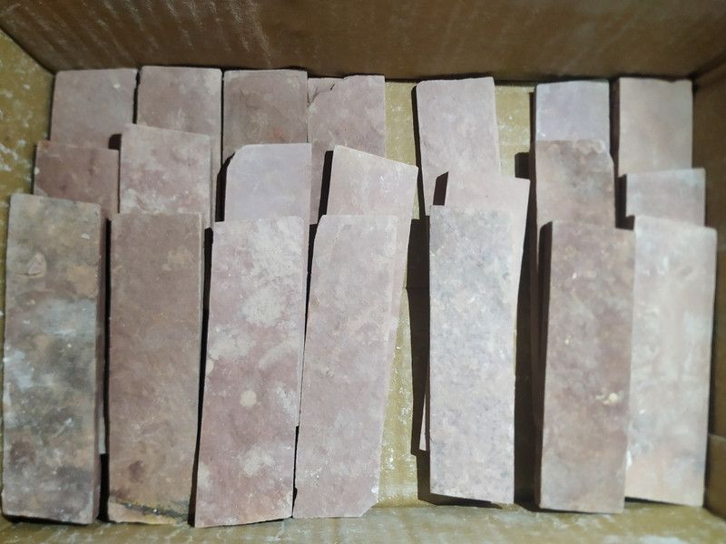 Brighty 10pcs red natural earthy slate chips billards chalk box  (10 Sticks)