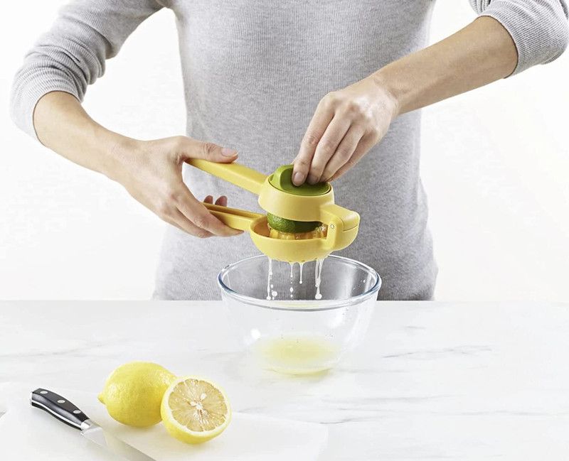 Aatisons Plastic Juicer Squeeze and Twist Hand Juicer Machine for Lemon, Orange,Lime Squeezer. Hand Juicer  (Yellow)