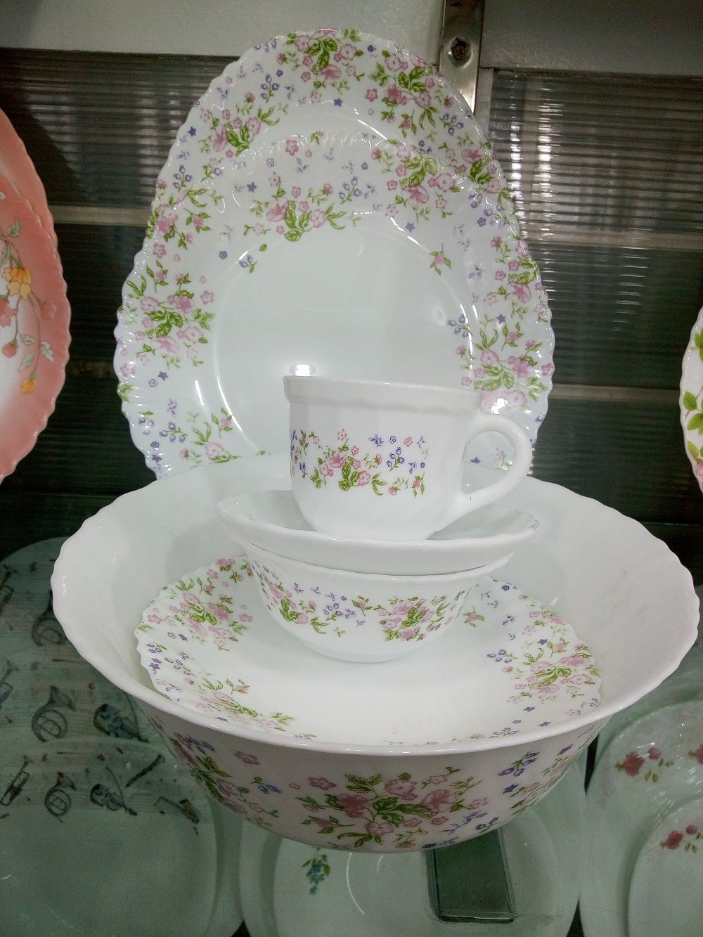 Elegant Design 32 Piece Dinner Set