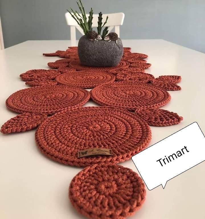 Crocet Table runner for Four chair Table or, Tea table
