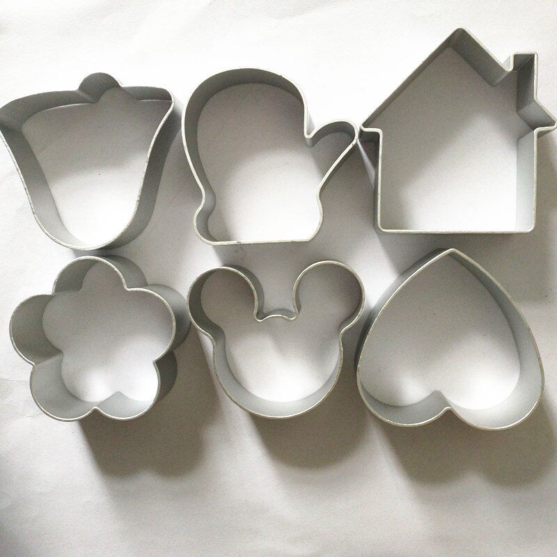 Christmas Cookie Cutter Tools Aluminium Alloy Gingerbread Men Shaped Holiday Biscuit Mold Kitchen cake Decorating Tools