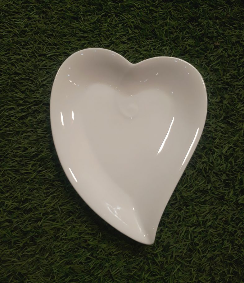 Stylish Heart Shape Serving Plate Made By Ceramic Color White Length 9 Inch Wide 7 Inch