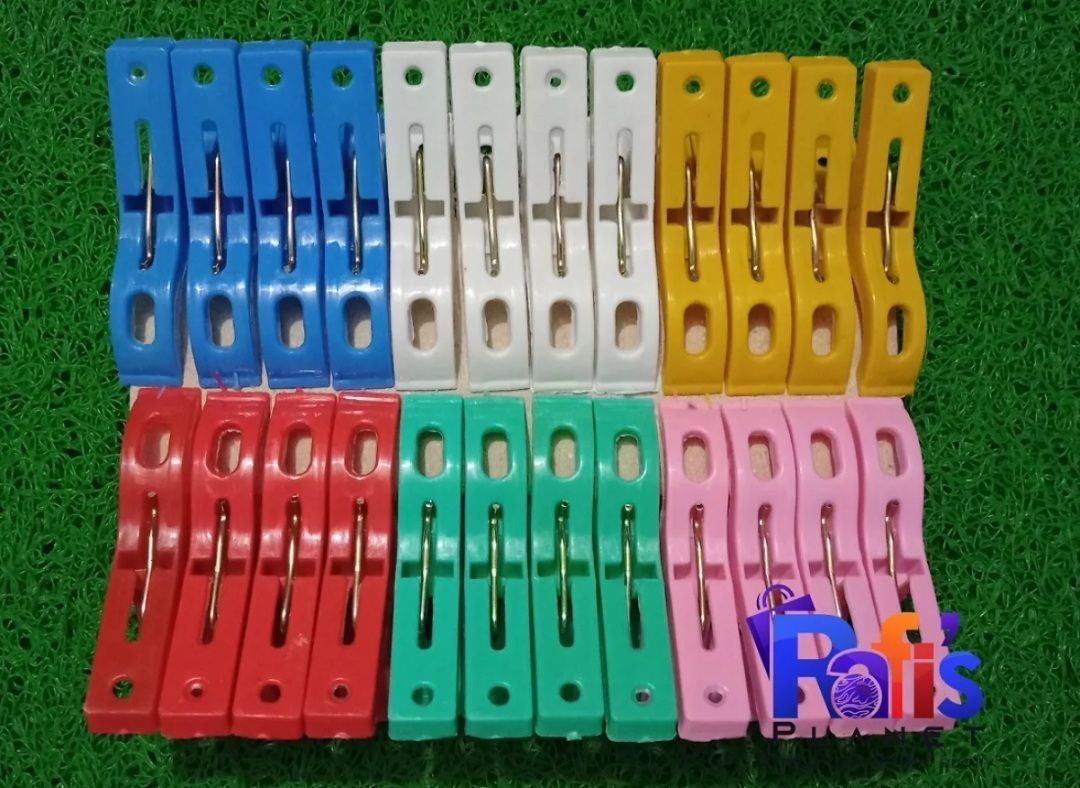 Plastic Cloth Hanging Clips Set of 24 Pieces. Safety clips for Drying & Hangs clothes.