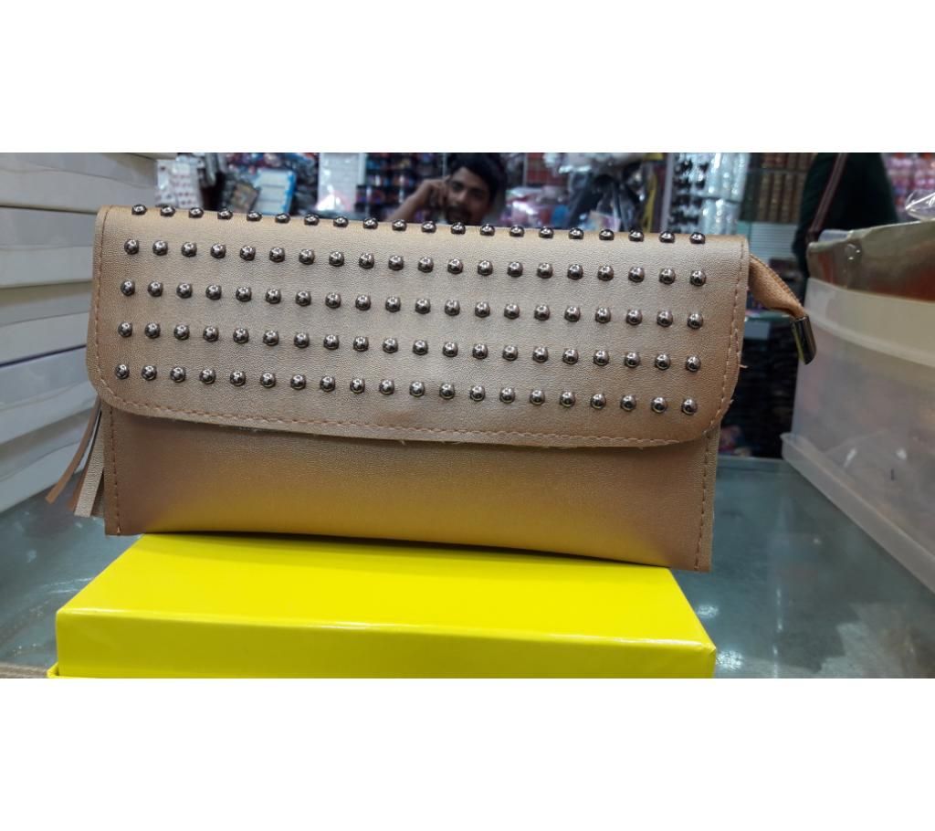 women hand Pars bag