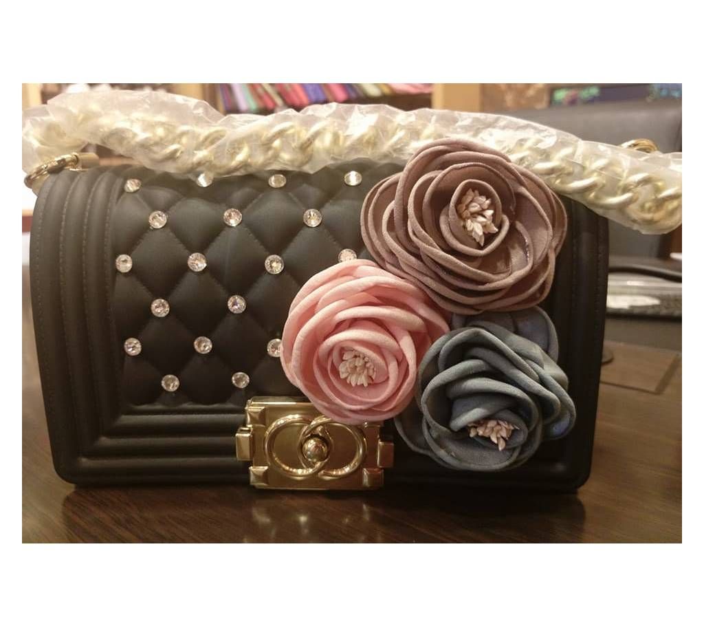 Ladies Stylish hand bag.
