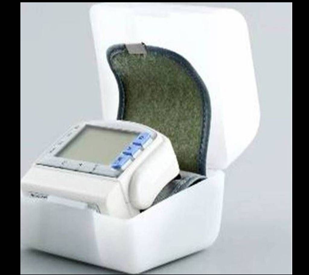 Automatic Rist Blood Pressure Monitor