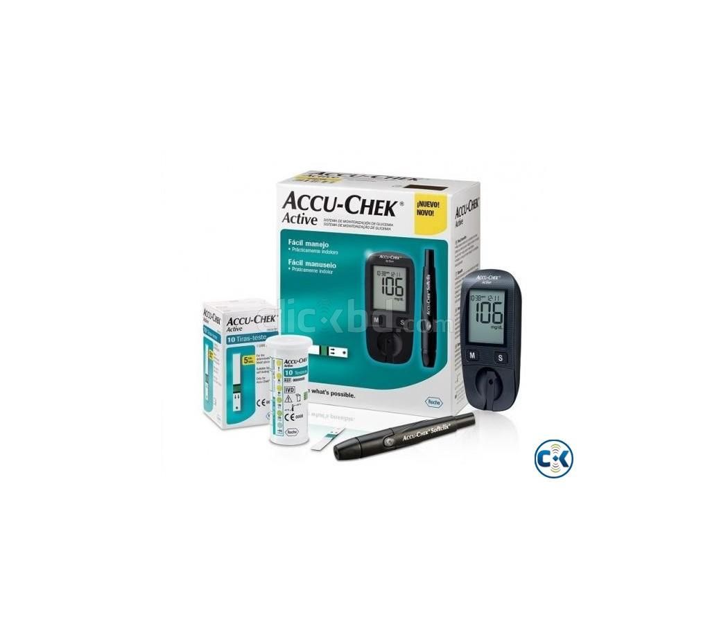 ACCU CHEK BLOOD GLUCOSE METER