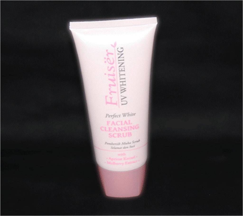 Facial Scrub Fruiser UV 100ML - Malaysia