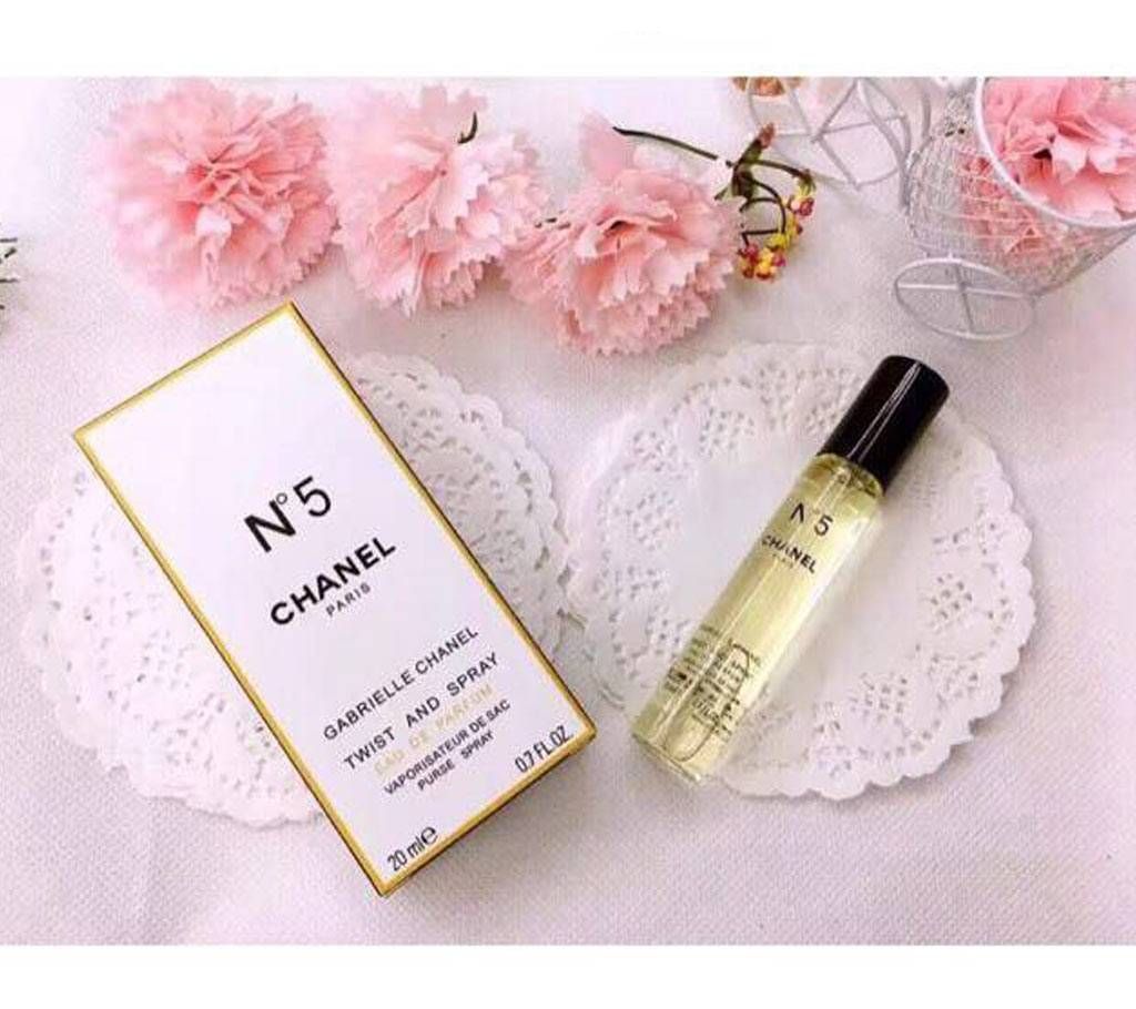 N 5 Chanel perfume for men France