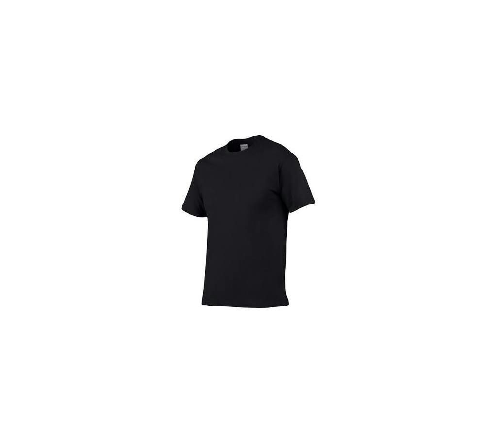Black solid colour T shirt