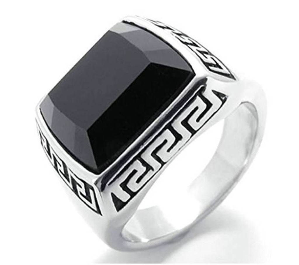 Black stone setting finger ring