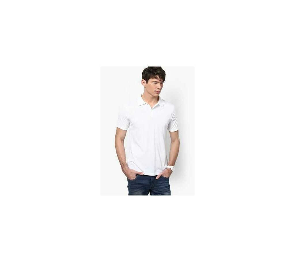 Whit T shirt