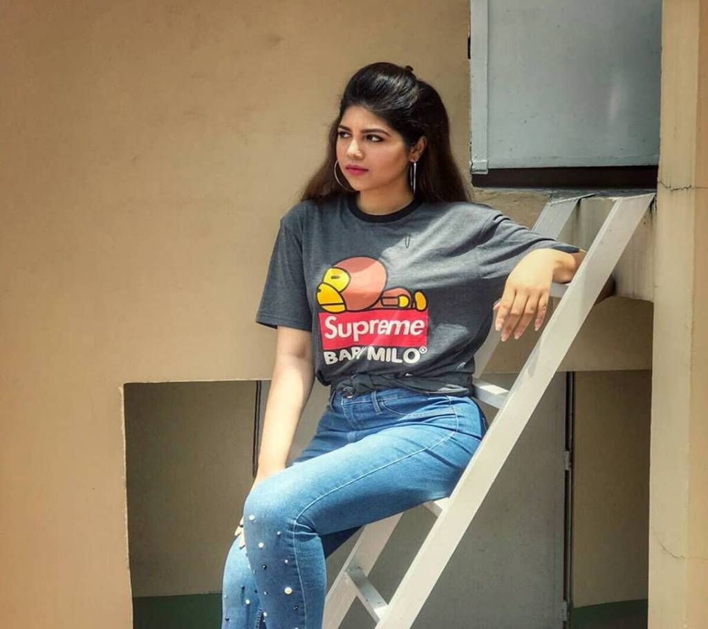 unisex SUPREME X BABY MILO  T-Shirt