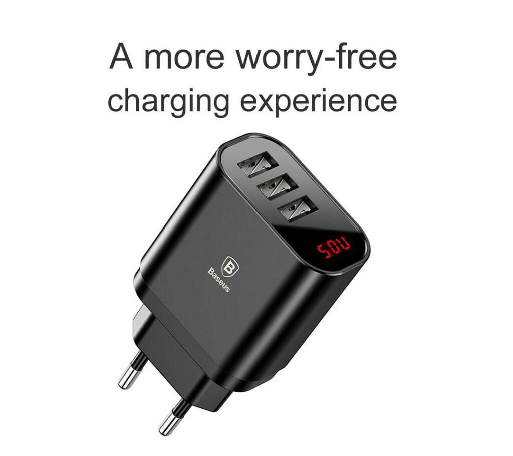 3USB Intelligent Digital Display Travel Charger 3.4A  Black
