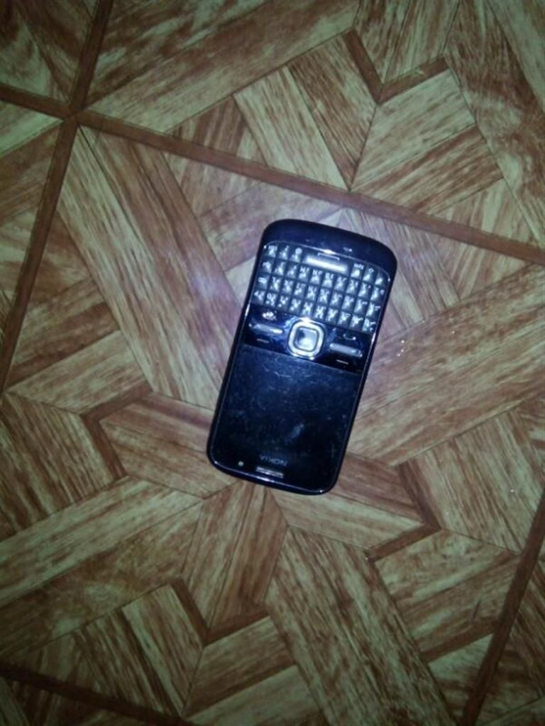 nokia E5-00