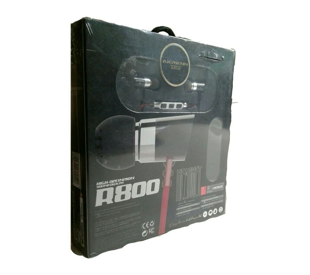 R800 Wired Earphone