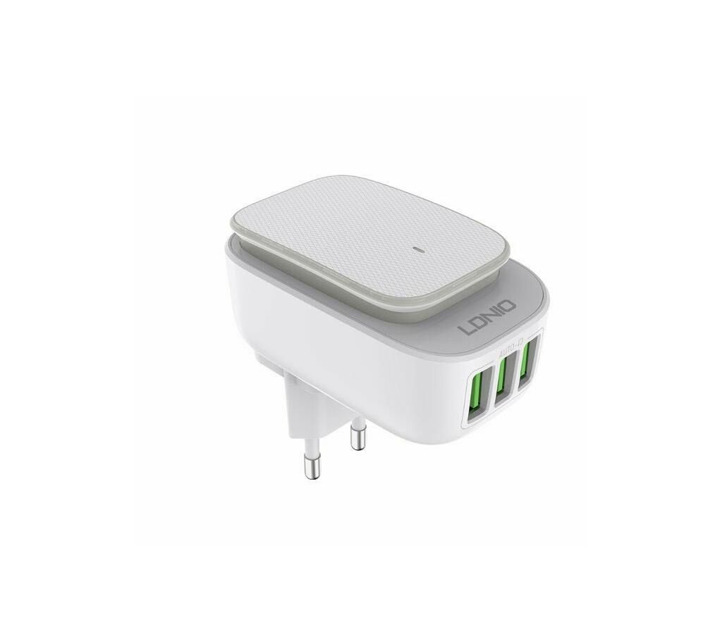 LDNIO A3305 Fast Charge of 3Port USB Nightlight charger Adapter with LED Light
