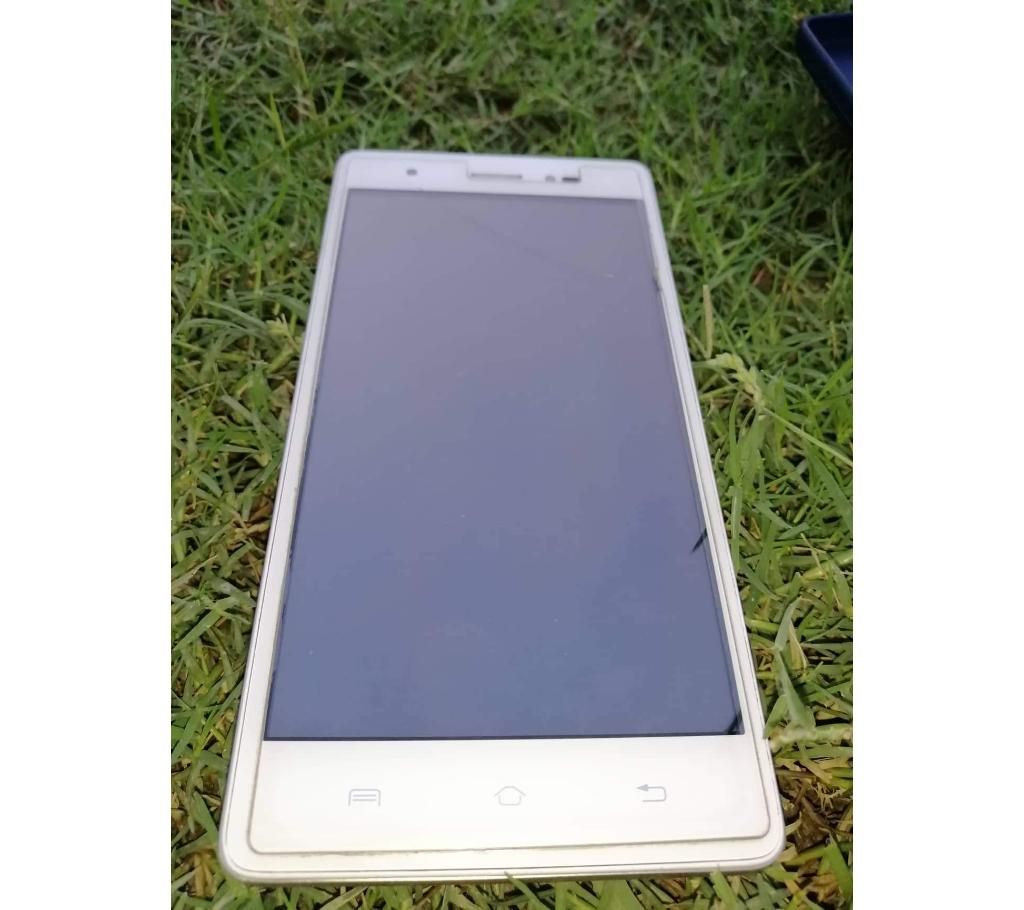 lava Iris 820