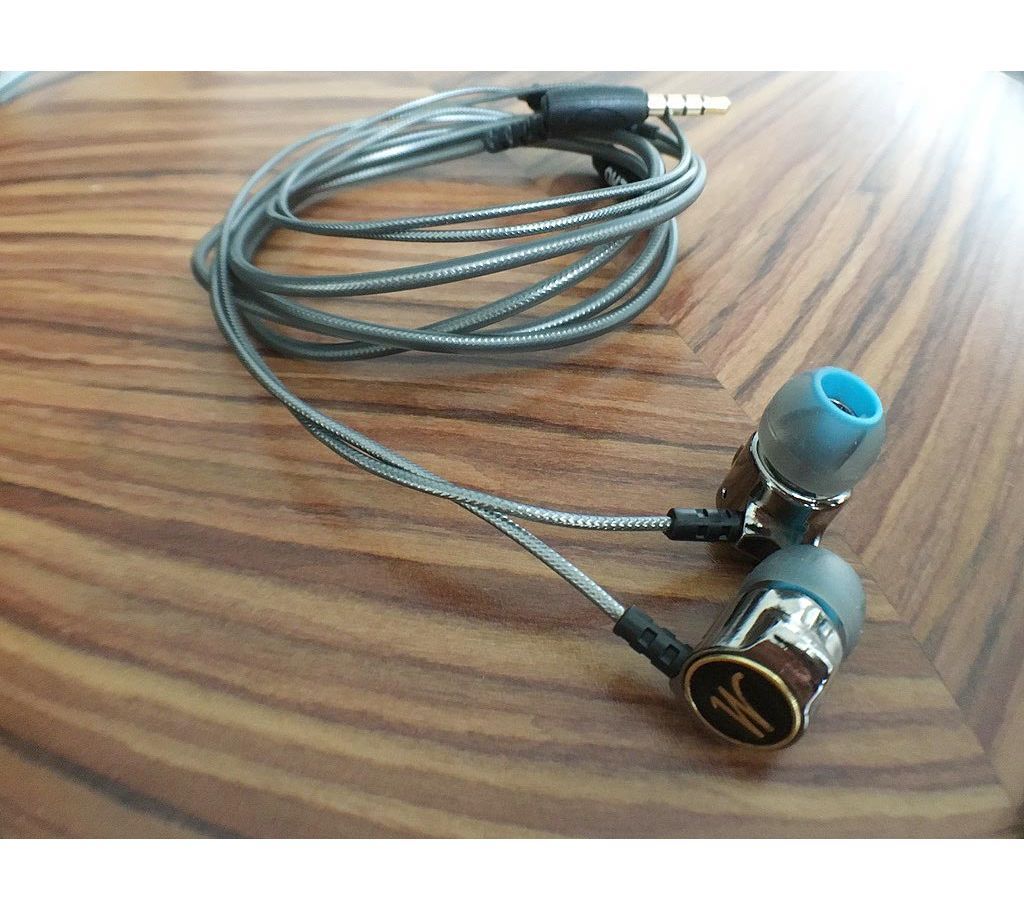 DM7 Earphone