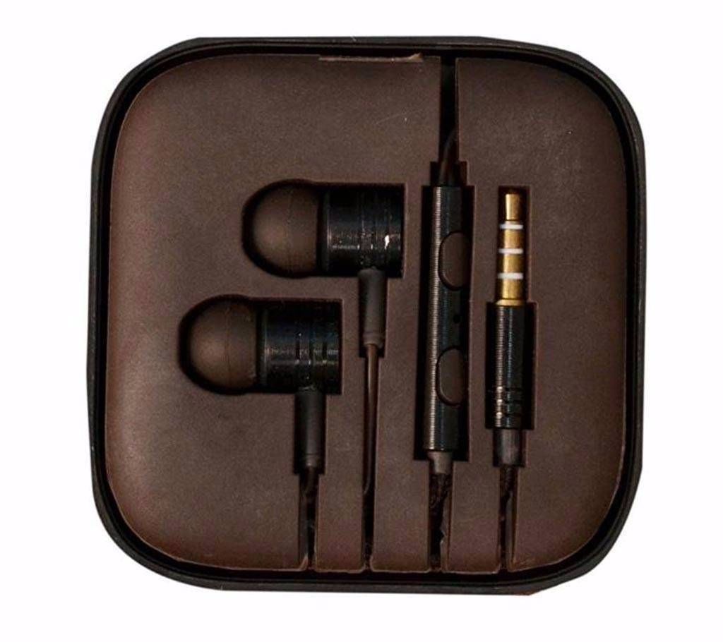 Boom base piston earphone 