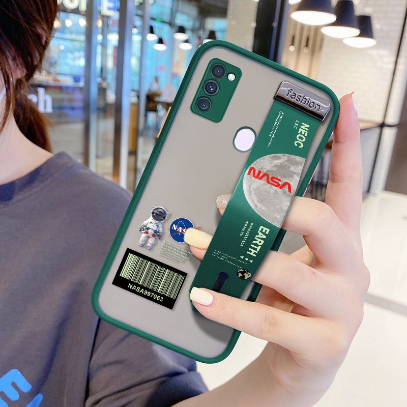 UCUC for Samsung Galaxy M21 Wrist Strap Case Creative Cartoon Astronaut Wristband Printing Cover Shockproof Frosted Phone Case