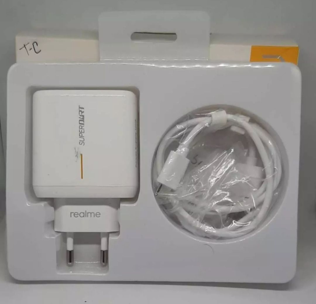 টাইপ-c কেবল সহ realme 65w সুপারডার্ট স্মার্ট চার্জার-সাদা