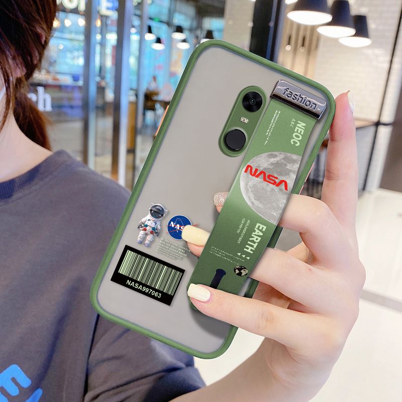 UCUC for Xiaomi Redmi 5 Plus Wrist Strap Case Creative Cartoon Astronaut Wristband Printing Cover Shockproof Frosted Phone Case