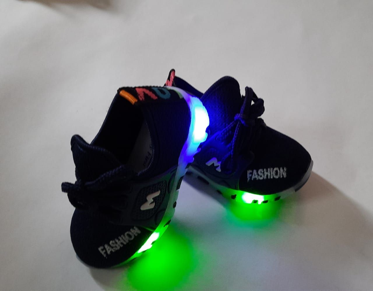 Excellent Soft and Comfortable Baby Lighting Shoes LED Flashing Shoes Design Baby Kids Shoes