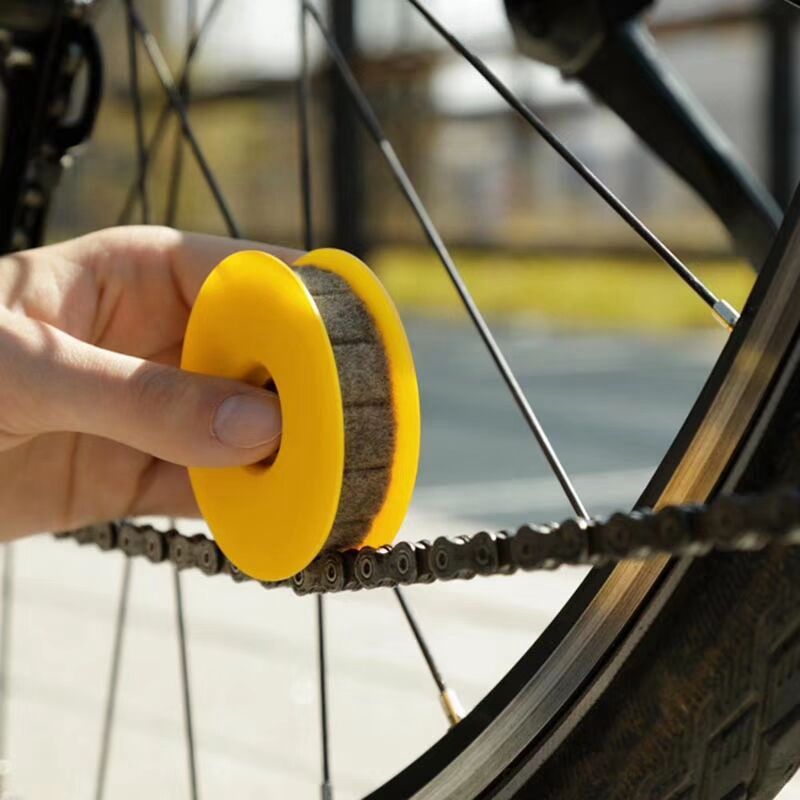 Portable Bicycle Chain Oiler Lubricator Cycling Gear Roller Cleaner Lubricant Bicycle Chain Repair Tools Bike Accessory