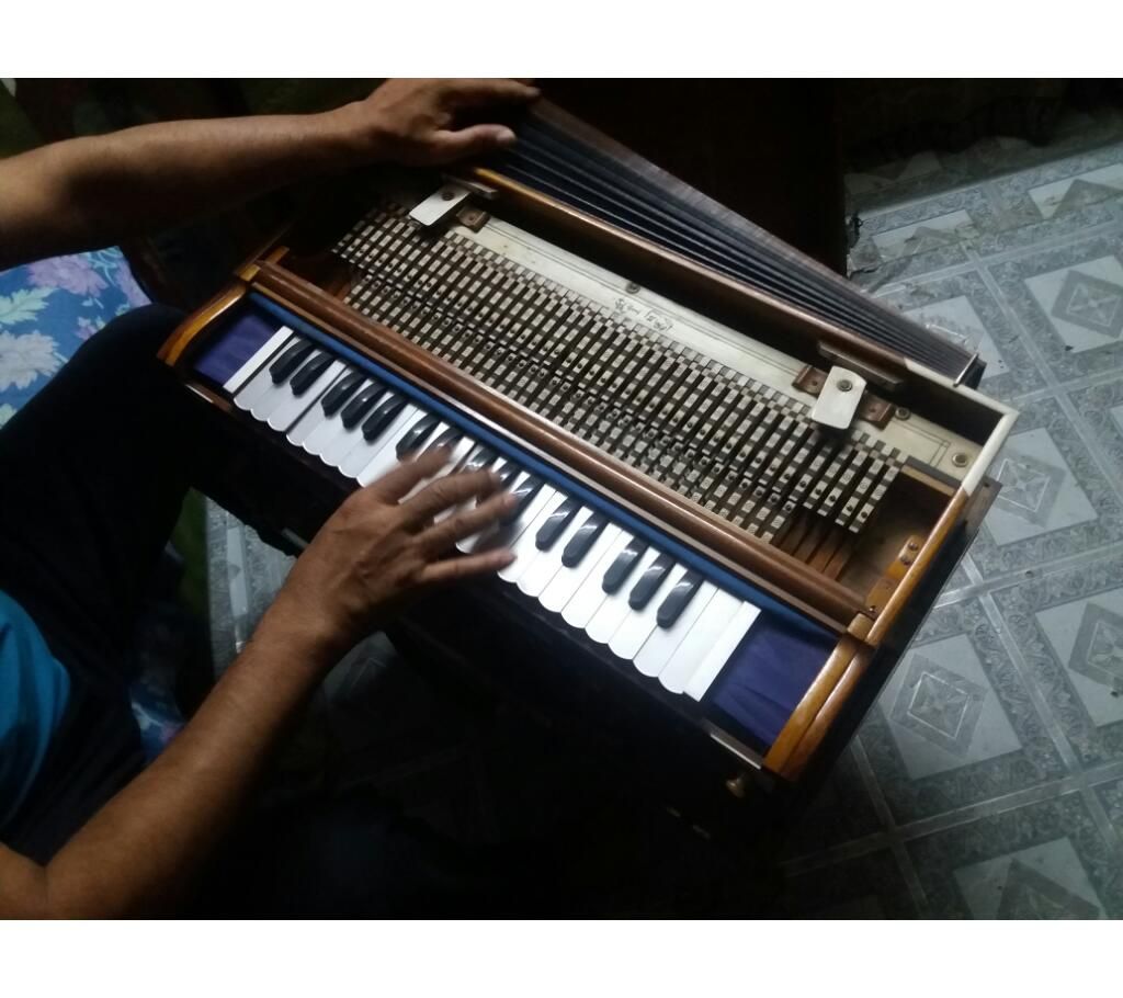 harmonium old
