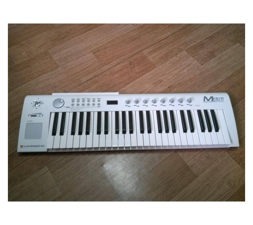 M49 USB MIDI Keyboard - White