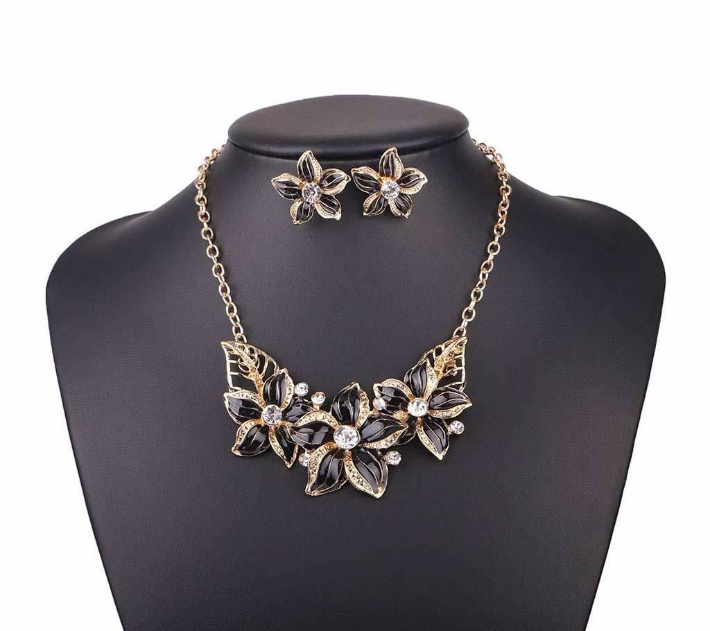 Zinc Alloy Flower Statement Necklaces