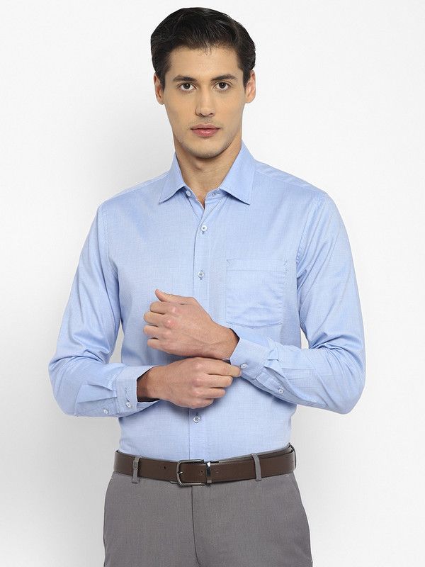 Men Slim Fit Solid Cut Away Collar Formal Shirt