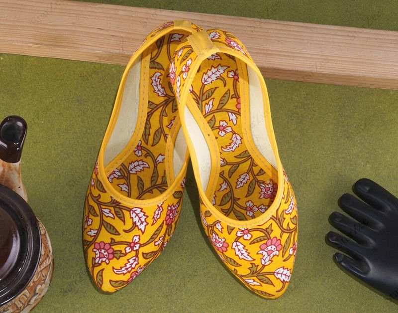 Stylish & Trendy New Floral Print Juti & Mojari For Ethnic & Wedding look Bellies For Women  (Yellow)