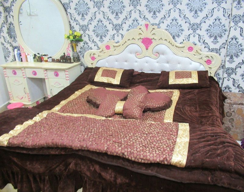 MASHAHandlooms Lace, Velvet Queen Sized Bedding Set  (Brown)