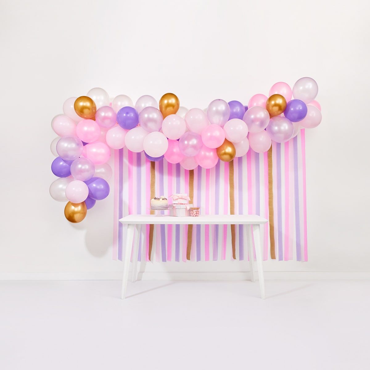 Extreme Balloon and Streamer Backdrop